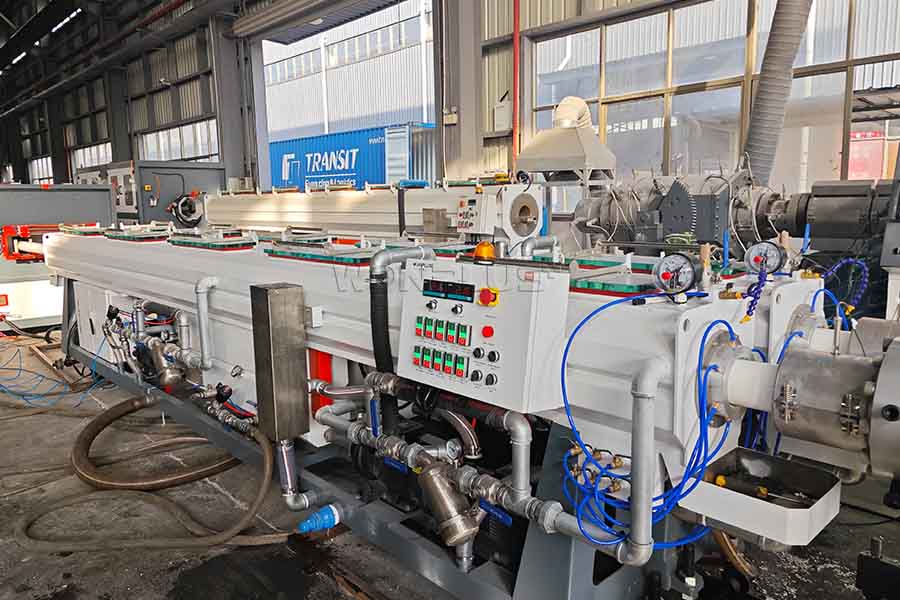 加一精工PVC双出管材生产线，助您提升生产效率！