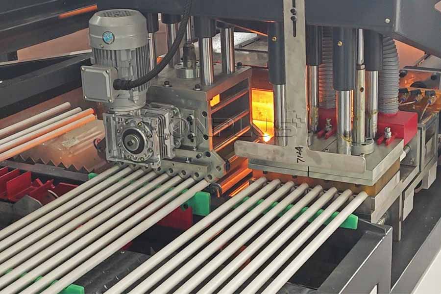 加一精工四出PVC管材挤出生产线与扩口机调试圆满完成