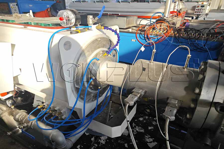 PVC 250管材挤出生产线完成试机！