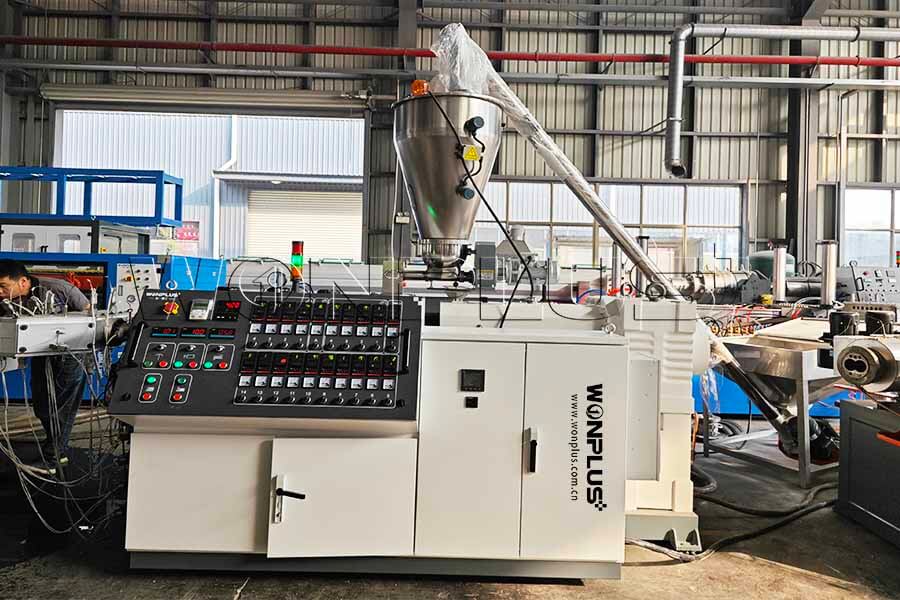 加一精工PVC四出产线完成试机