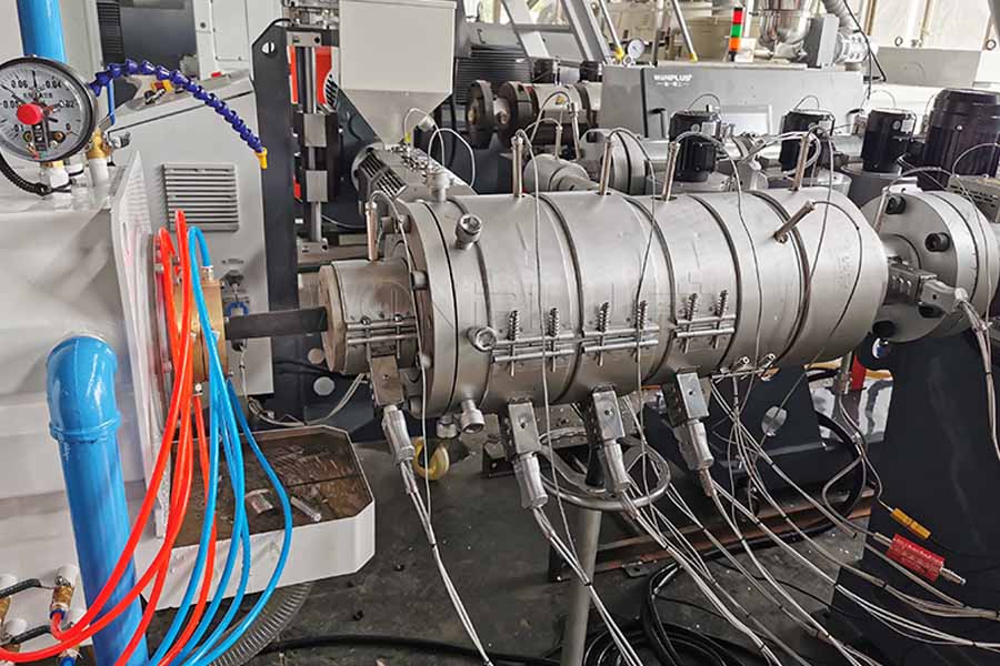 2021年6月15日，20-110mm HDPE PPR管生产线调试成功